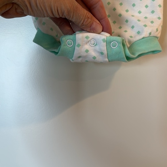 baby onesie w/ word BABY on front w/ pastel colors teal polka dot 6/9 months - Picture 5 of 11